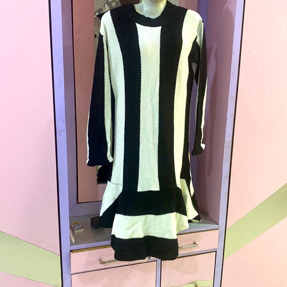 Beautiful ribbed trending stretchable top,looks absolutely stunning, - Picture 4 of 9